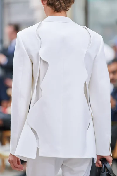 Look 150